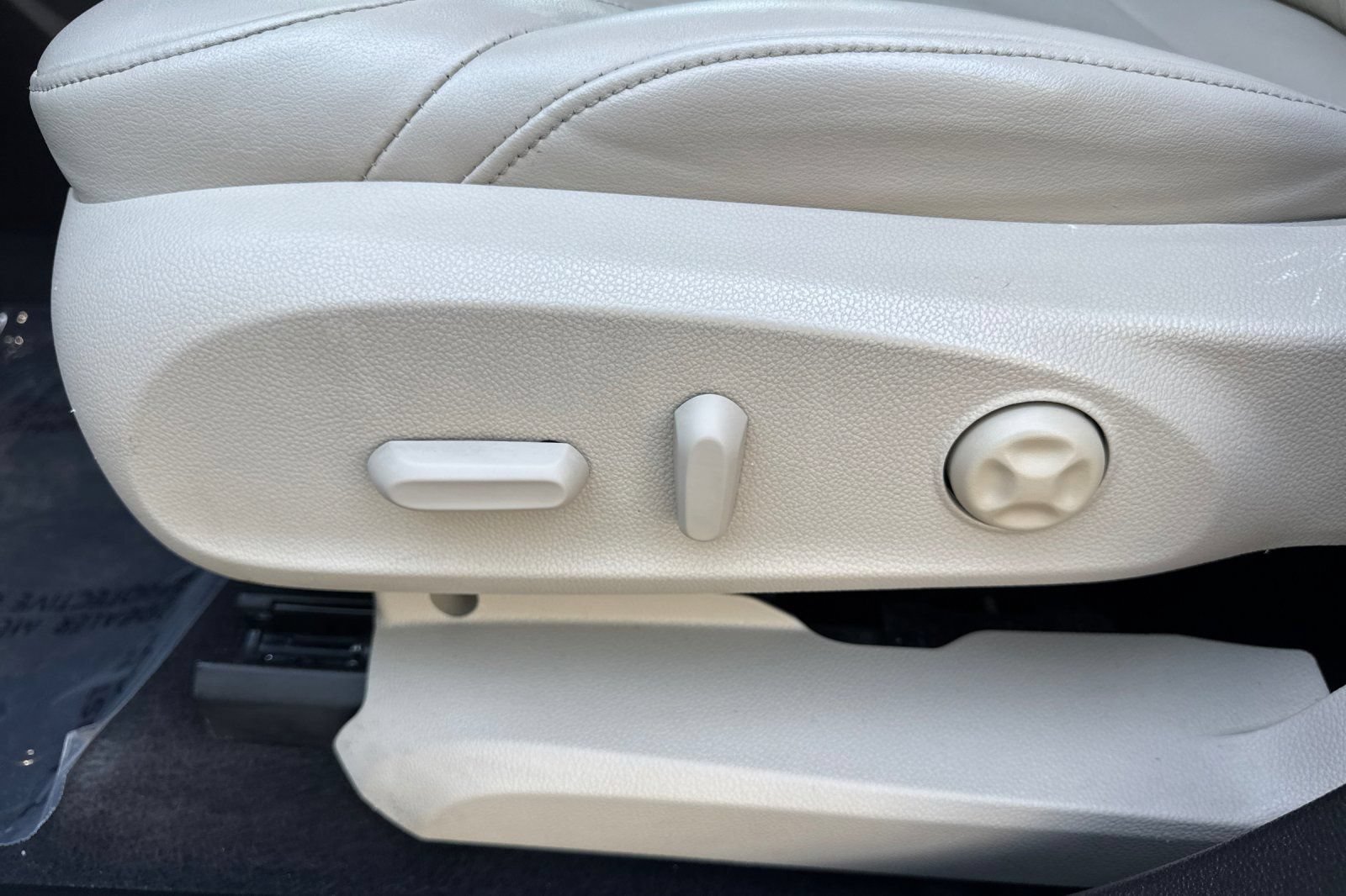 Certified 2019 Buick Envision Preferred w/ LPO, Cargo Package FWD image 12