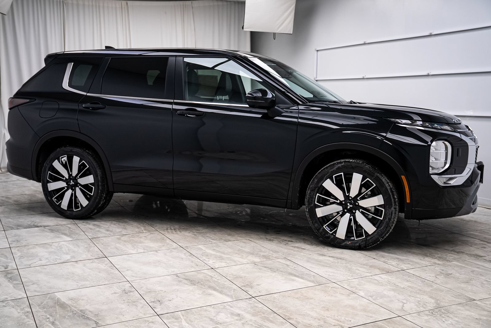 New 2026 Mitsubishi Outlander ES AWD/4WD image 2