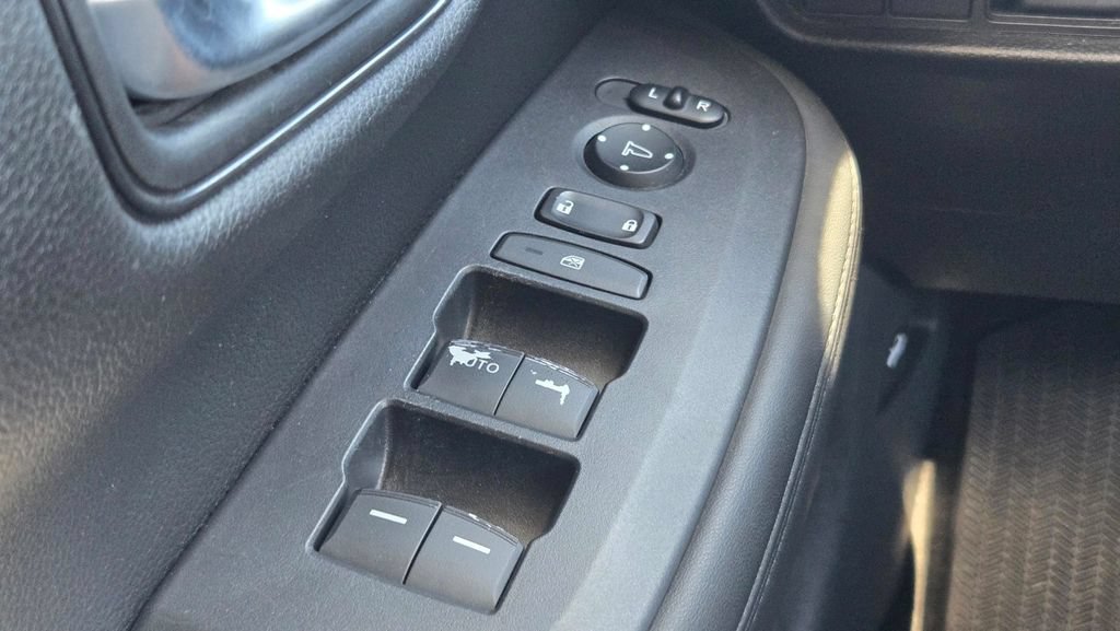 Used 2025 Honda HR-V LX image 16