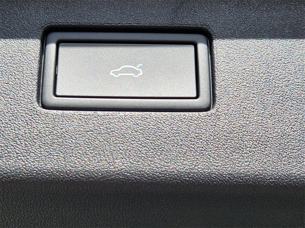 New 2025 Volkswagen Tiguan SE R-Line image 23