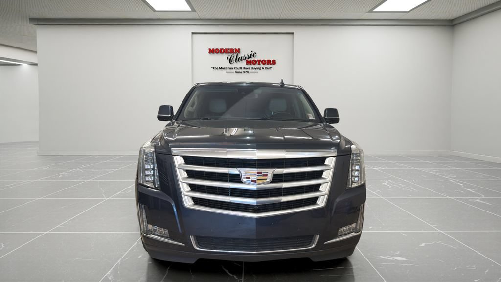 Used 2019 Cadillac Escalade Luxury AWD/4WD image 2