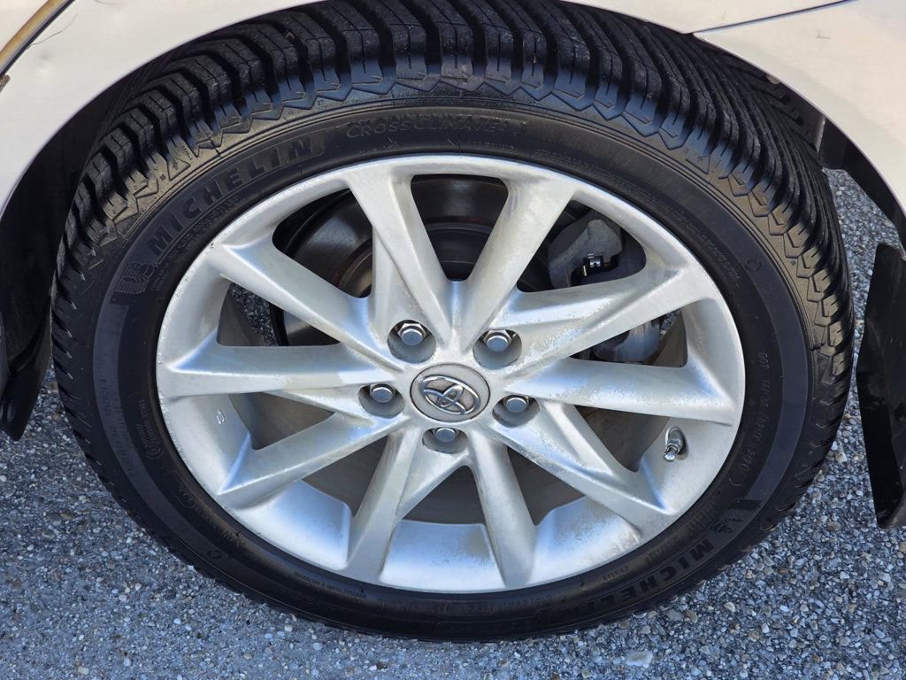 Used 2013 Toyota Prius V Five FWD image 34