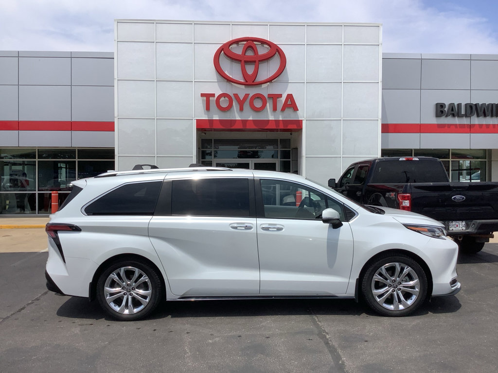 Used 2022 Toyota Sienna Platinum FWD image 8