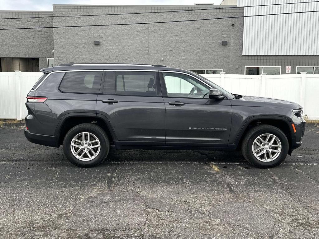 Used 2023 Jeep Grand Cherokee L Laredo w/ Luxury Tech Group I AWD/4WD image 2