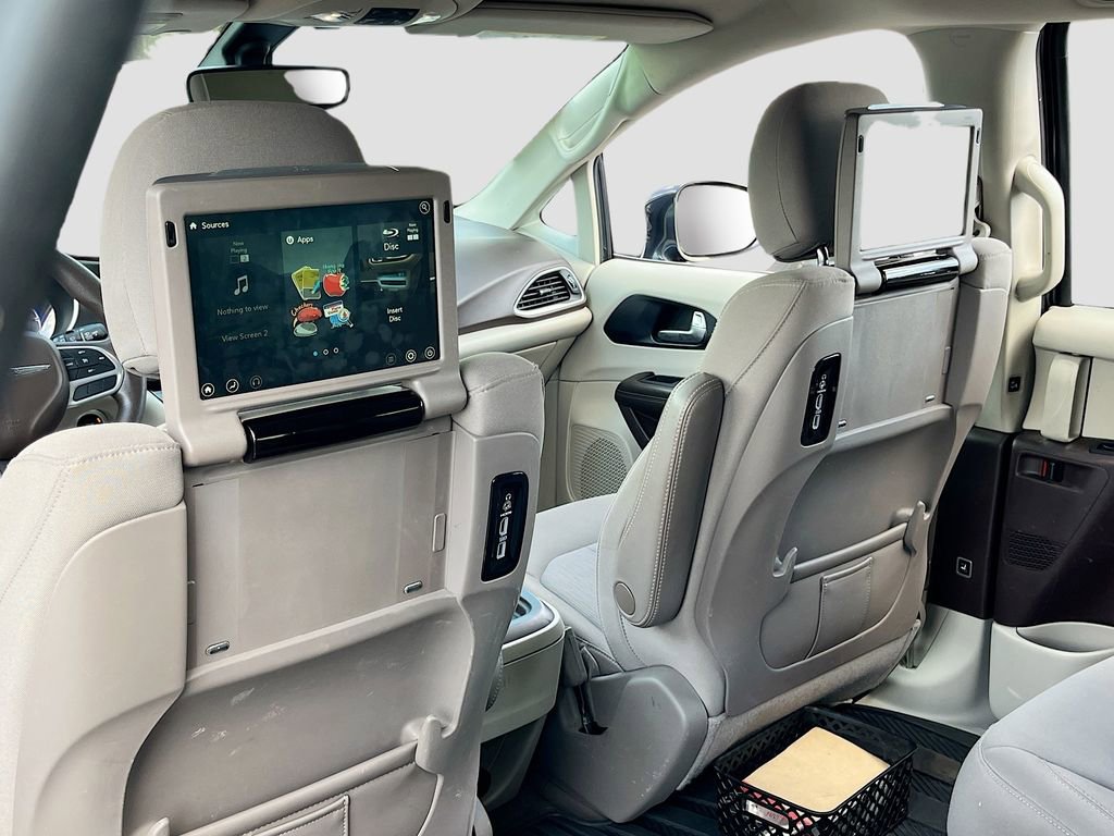 Certified 2020 Chrysler Pacifica Touring image 31