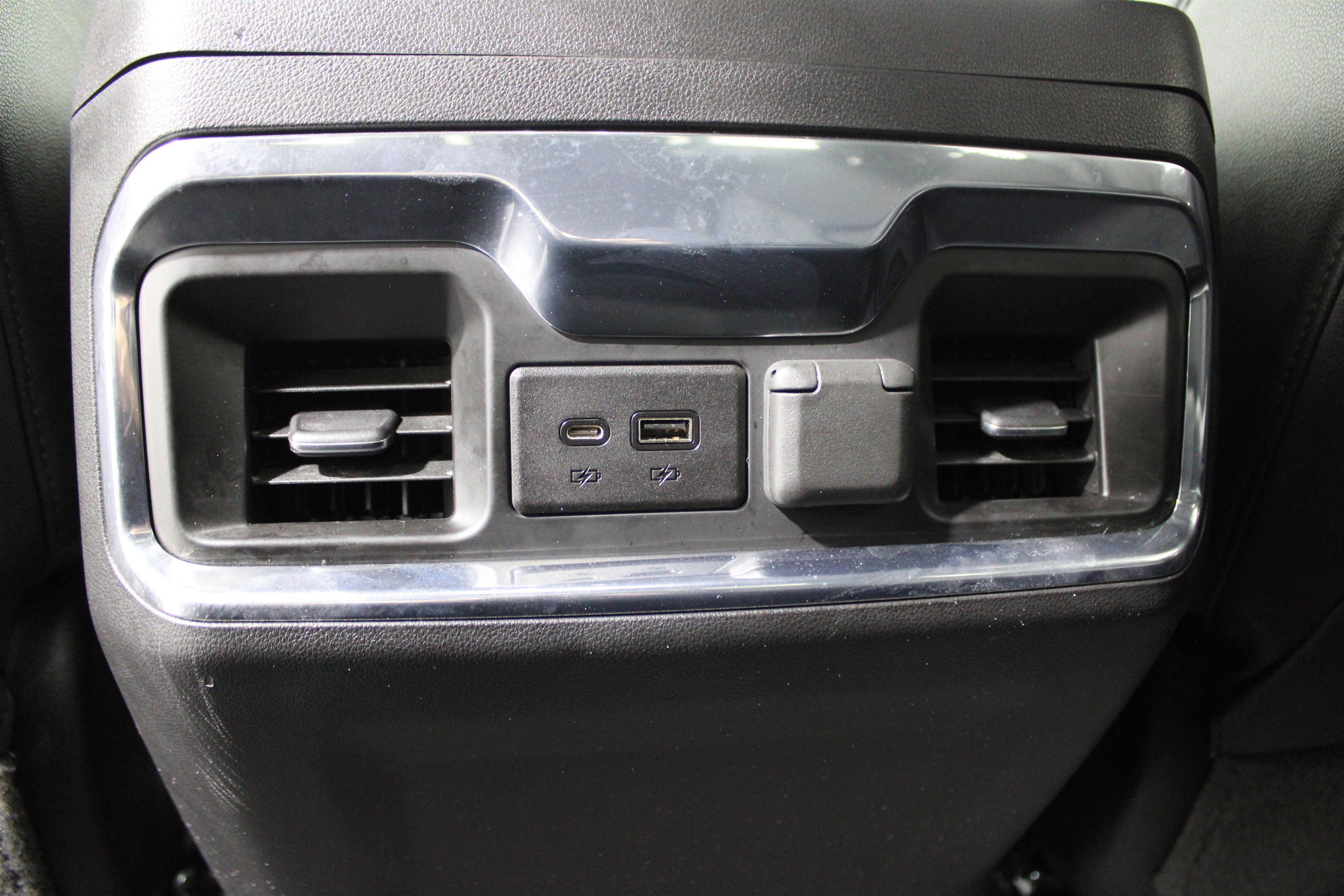 Used 2022 GMC Sierra 2500 SLT w/ SLT Premium Package image 26