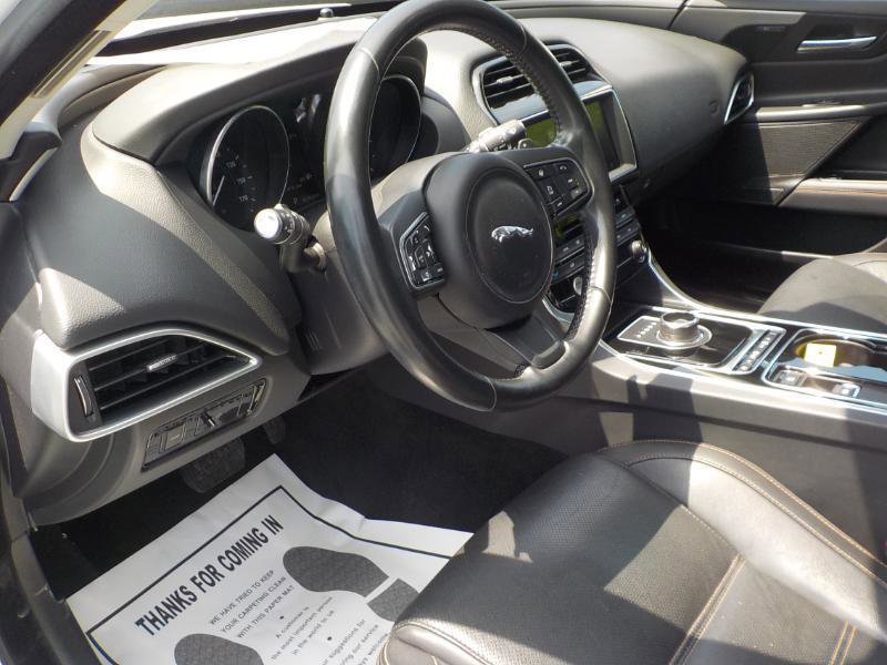 Used 2017 Jaguar XE Prestige image 11