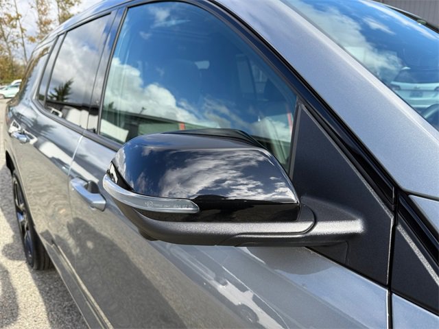 Used 2024 Chevrolet Traverse RS image 27