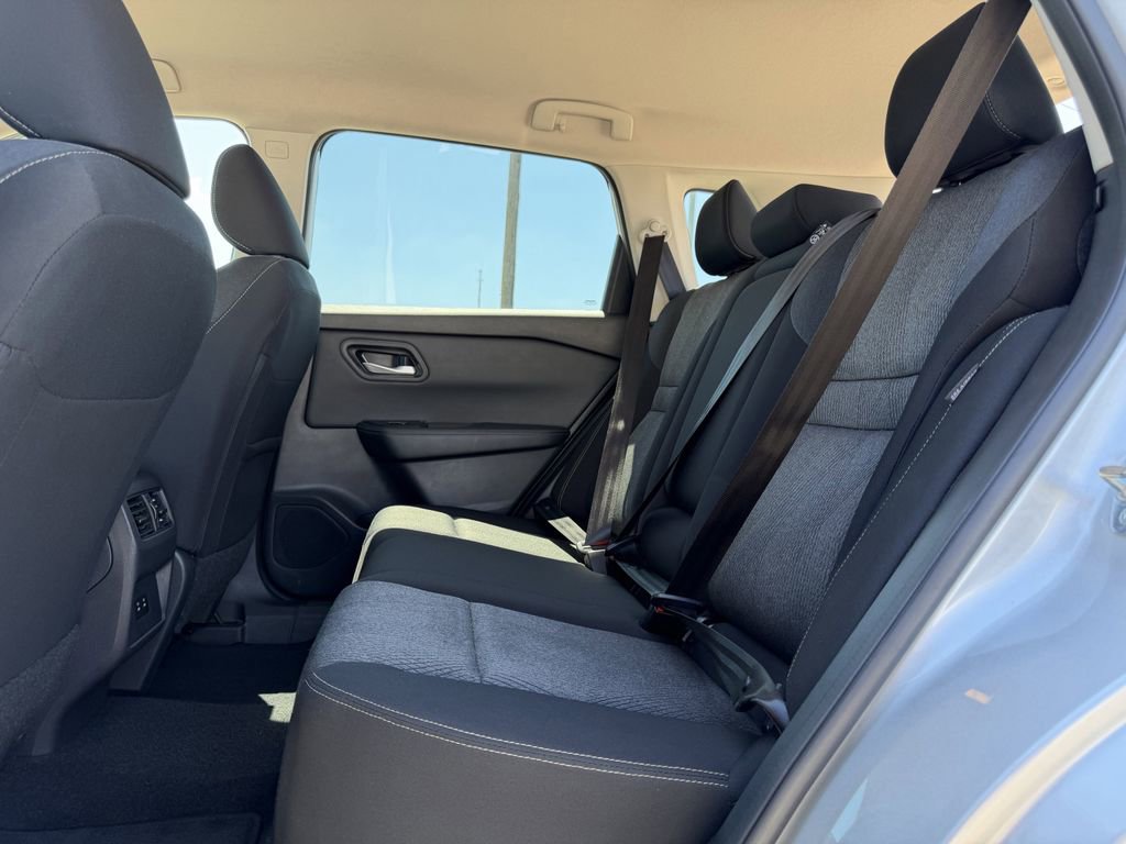 Used 2025 Nissan Rogue SV FWD image 28