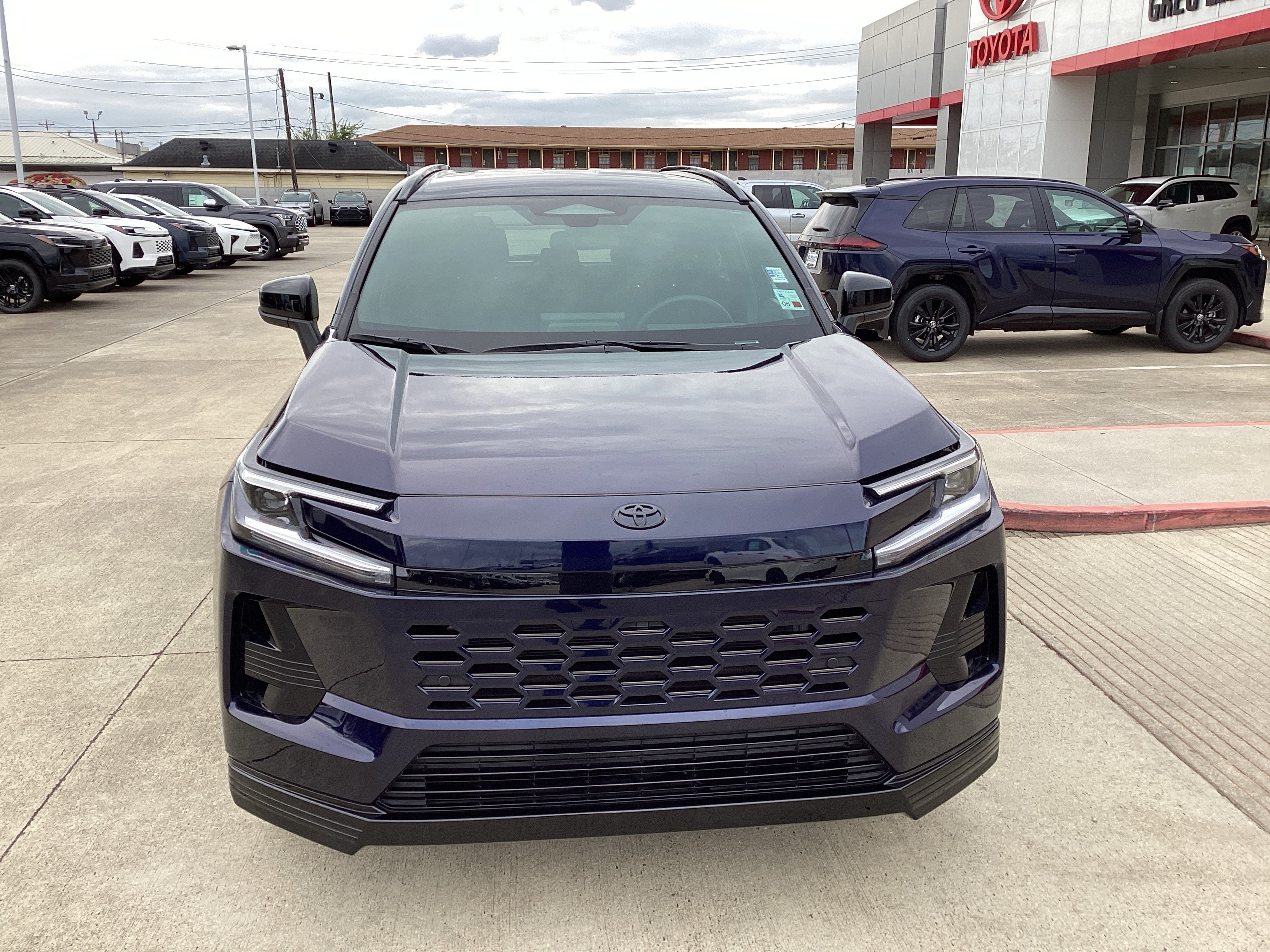 Used 2026 Toyota RAV4 SE FWD image 2