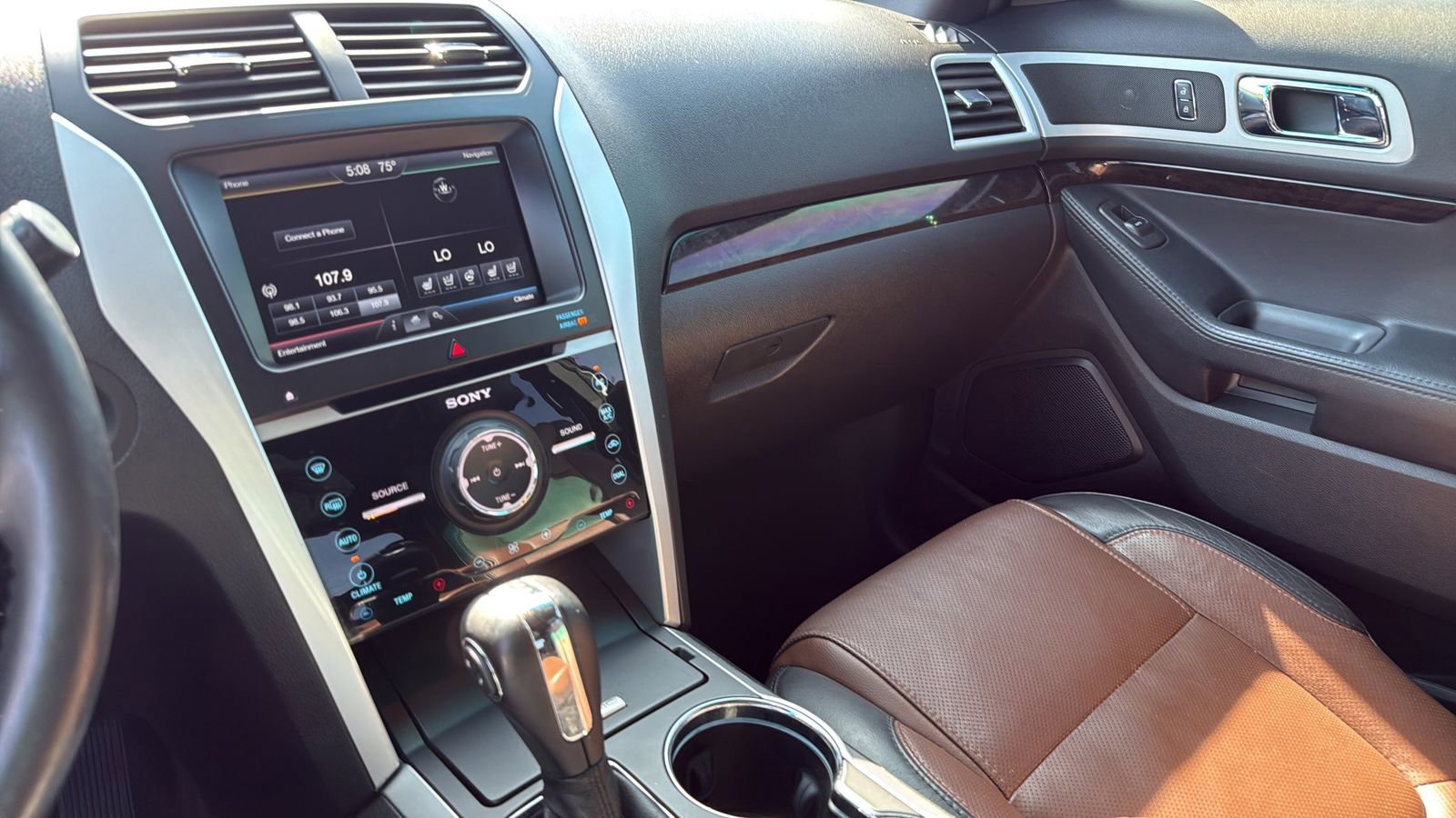 Used 2015 Ford Explorer Limited w/ Equipment Group 302A FWD image 19