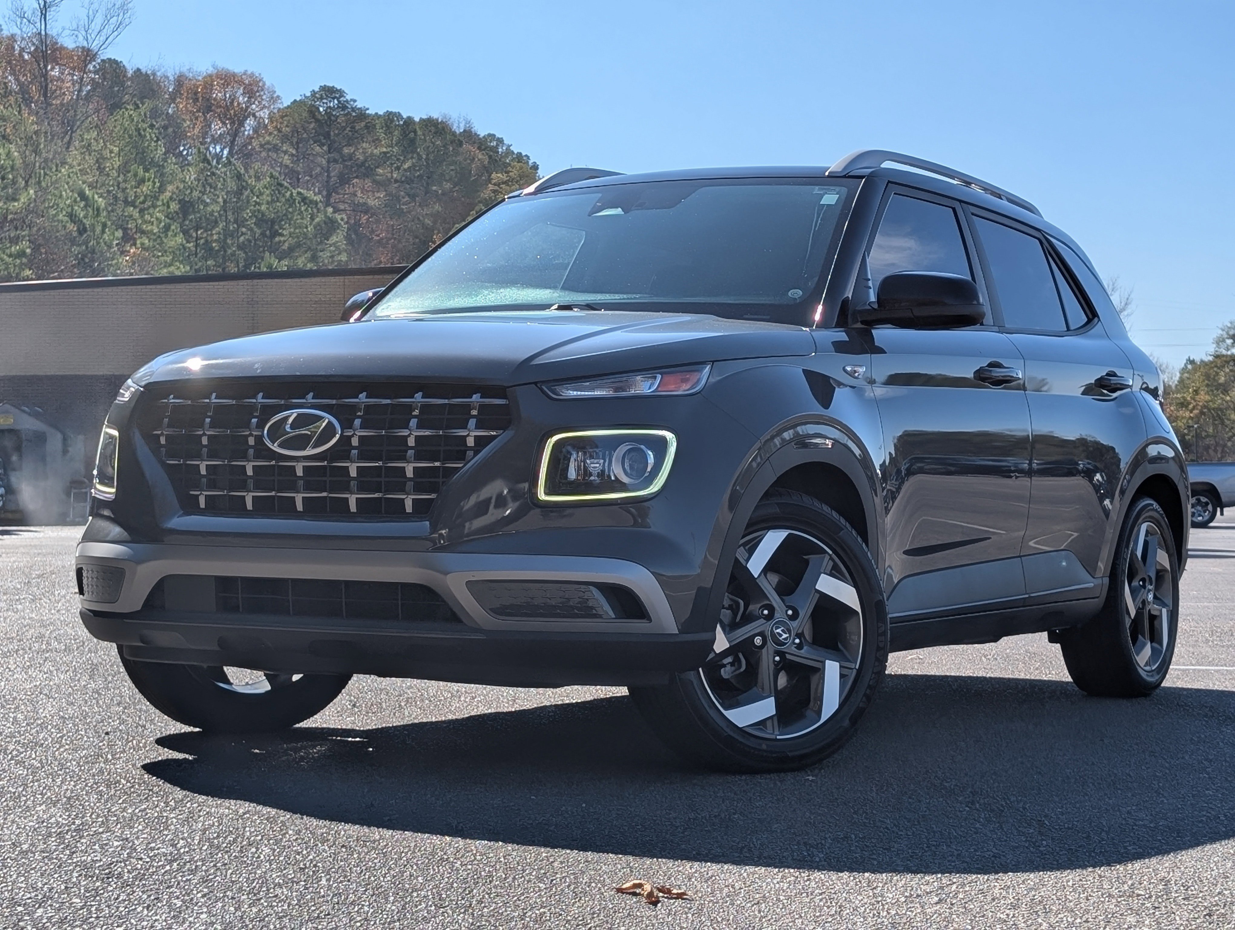 Used 2024 Hyundai Venue Limited image 4