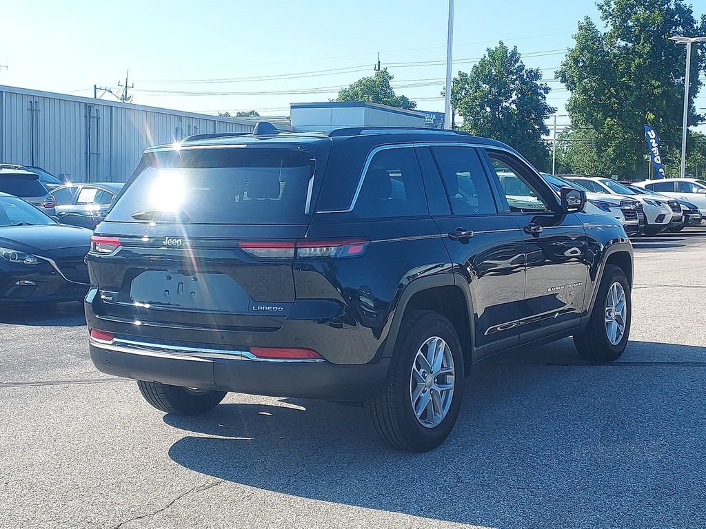 Used 2023 Jeep Grand Cherokee Laredo w/ Luxury Tech Group I AWD/4WD image 7