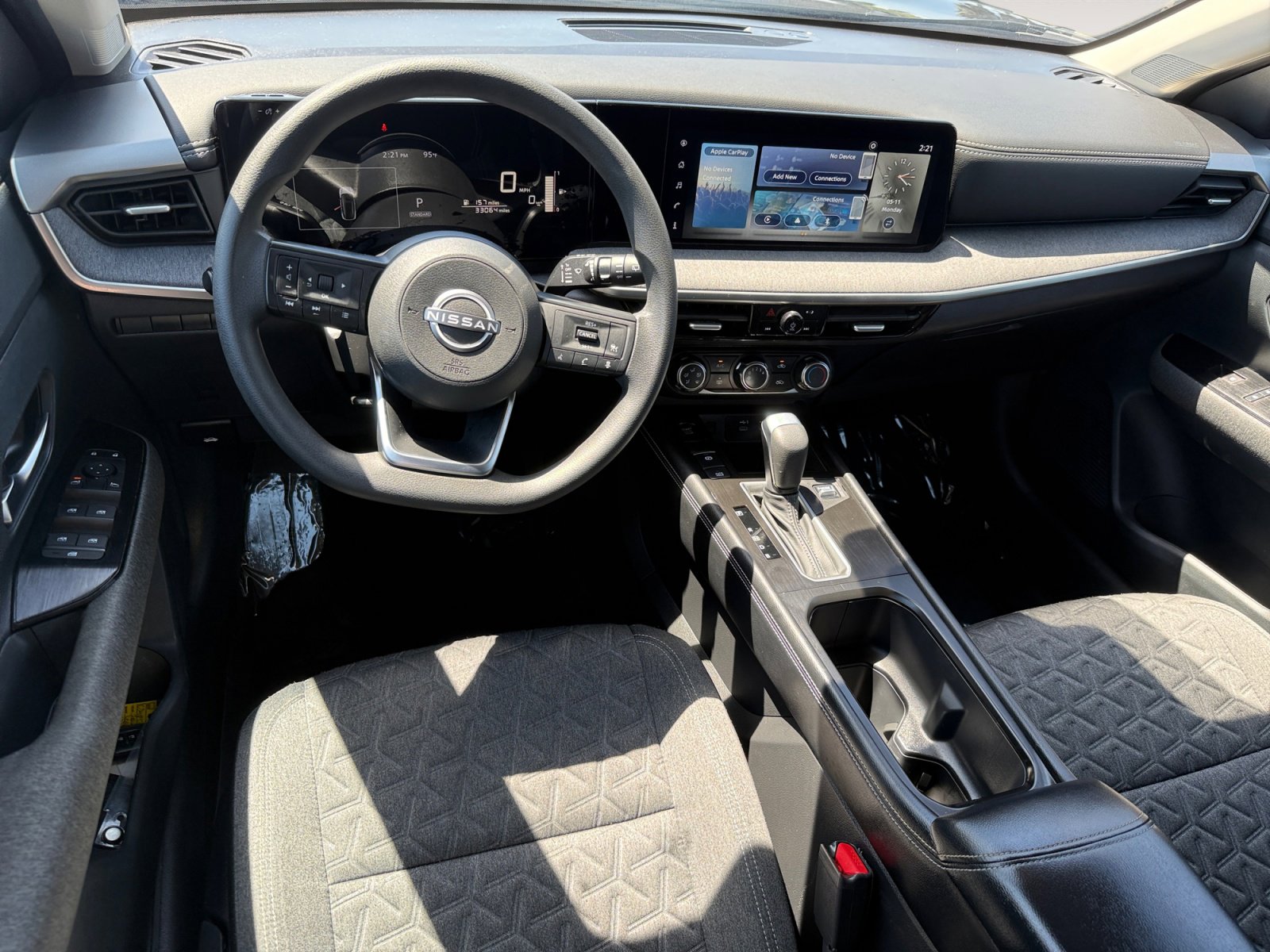 Used 2025 Nissan Kicks SV AWD/4WD image 16