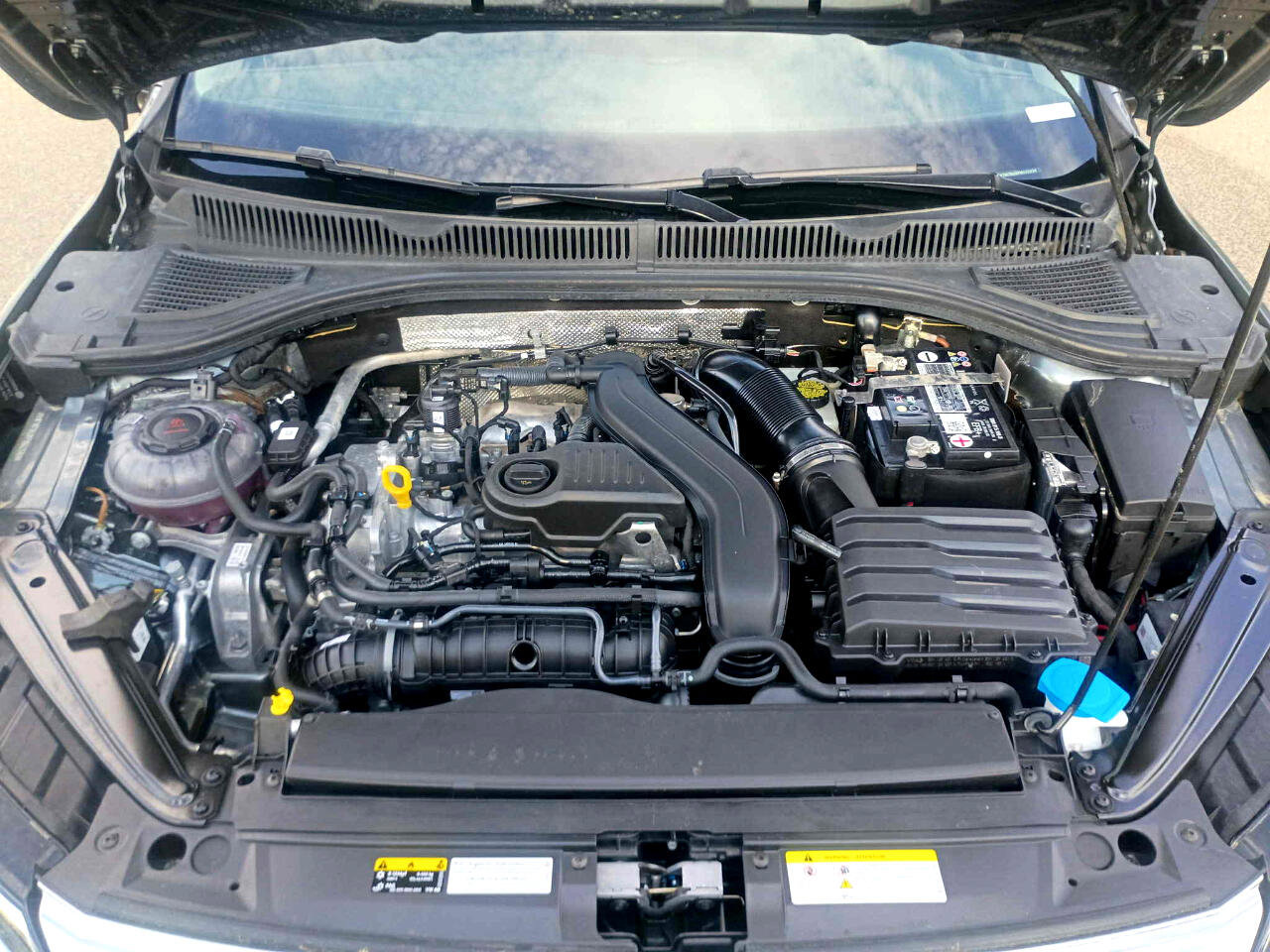 Used 2023 Volkswagen Jetta SE w/ Panoramic Sunroof Package image 9