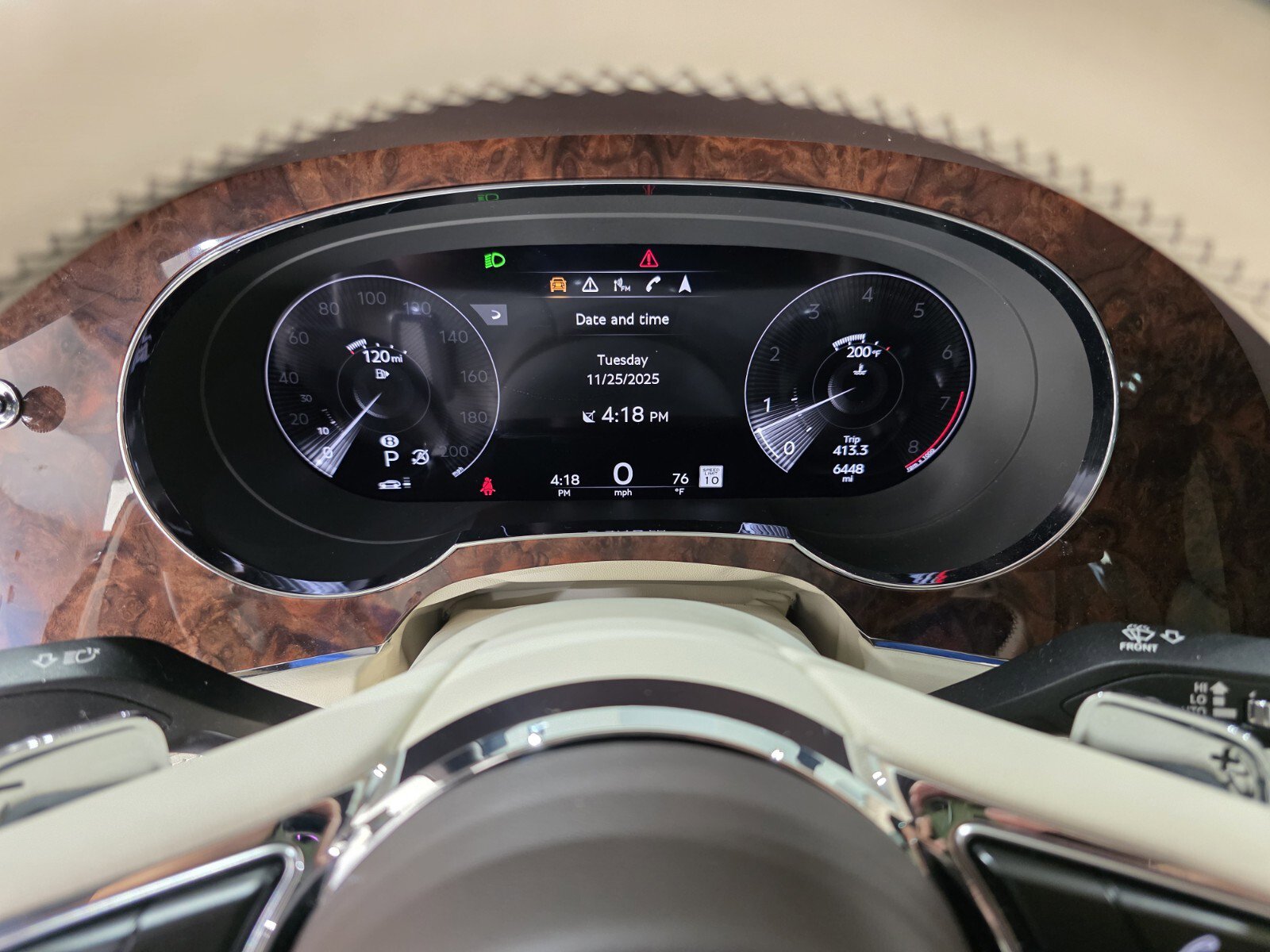 Used 2023 Bentley Bentayga image 18