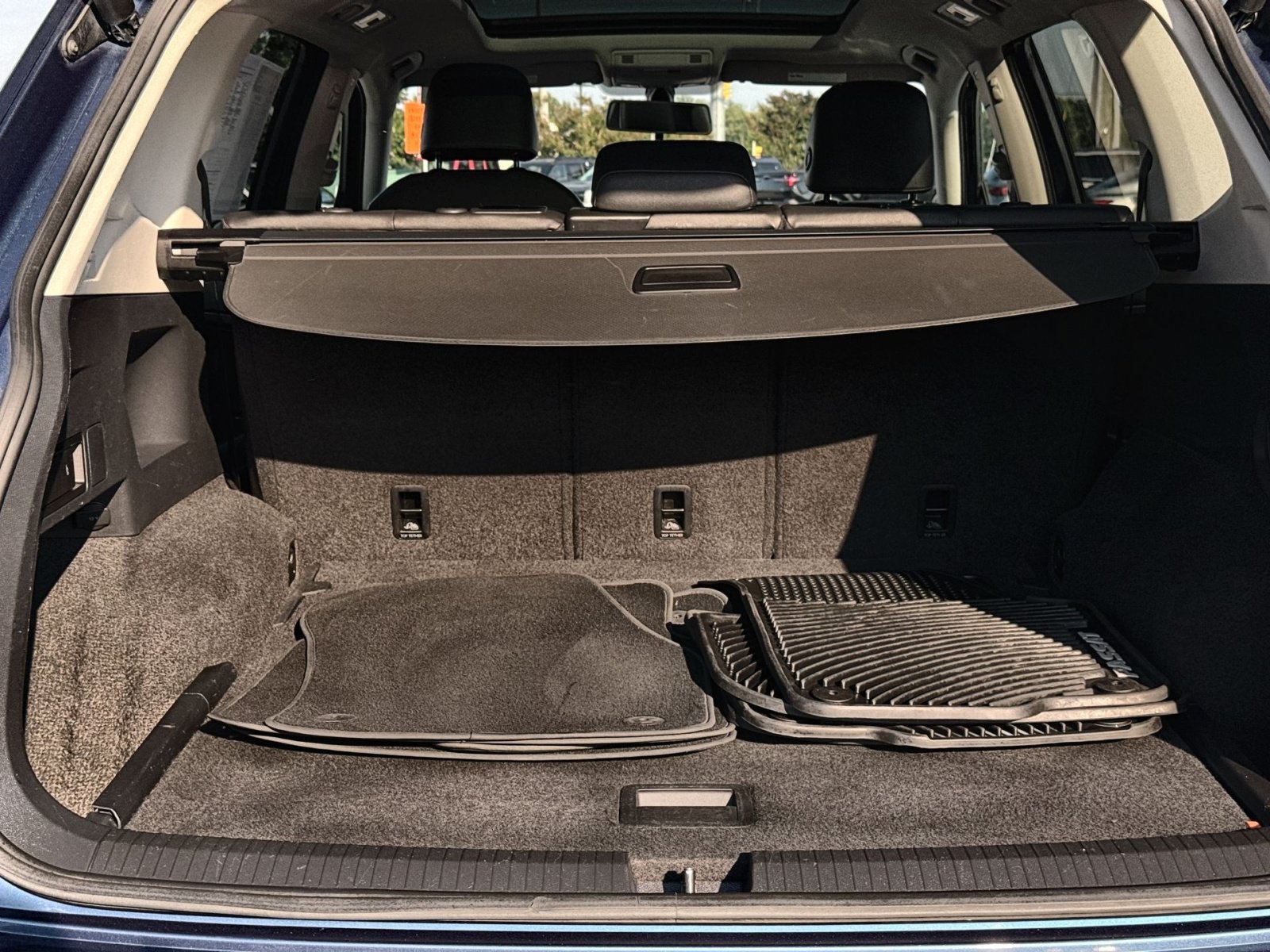 Used 2018 Volkswagen Tiguan SEL AWD/4WD image 27