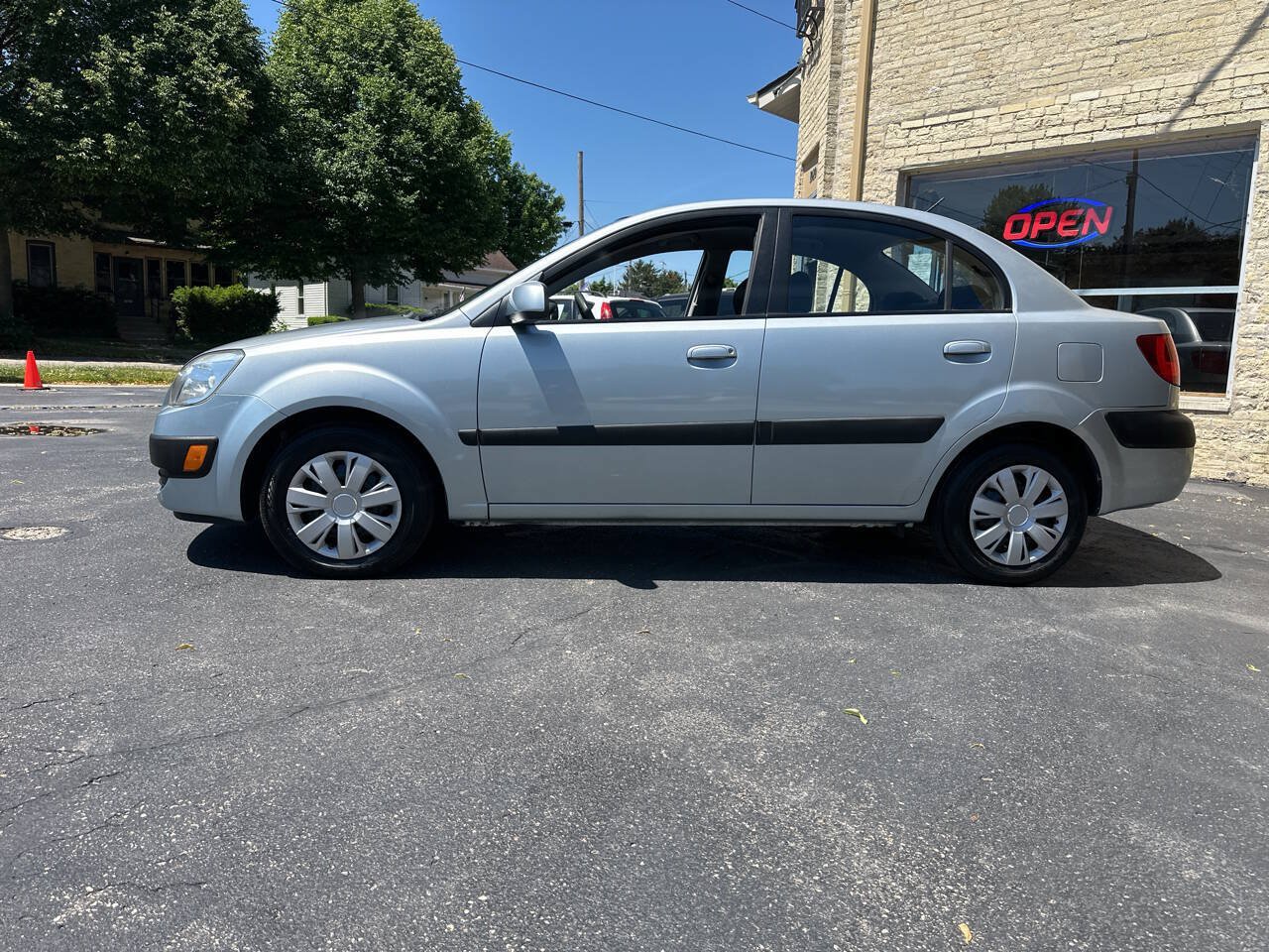 Used 2007 Kia Rio LX FWD image 2