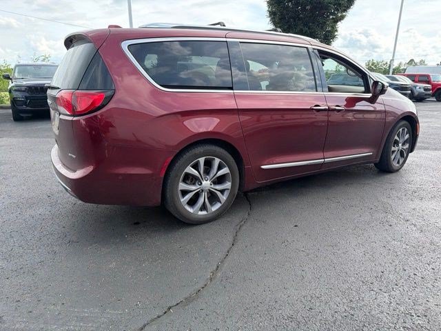 Used 2019 Chrysler Pacifica Limited w/ Tire & Wheel Group FWD image 15