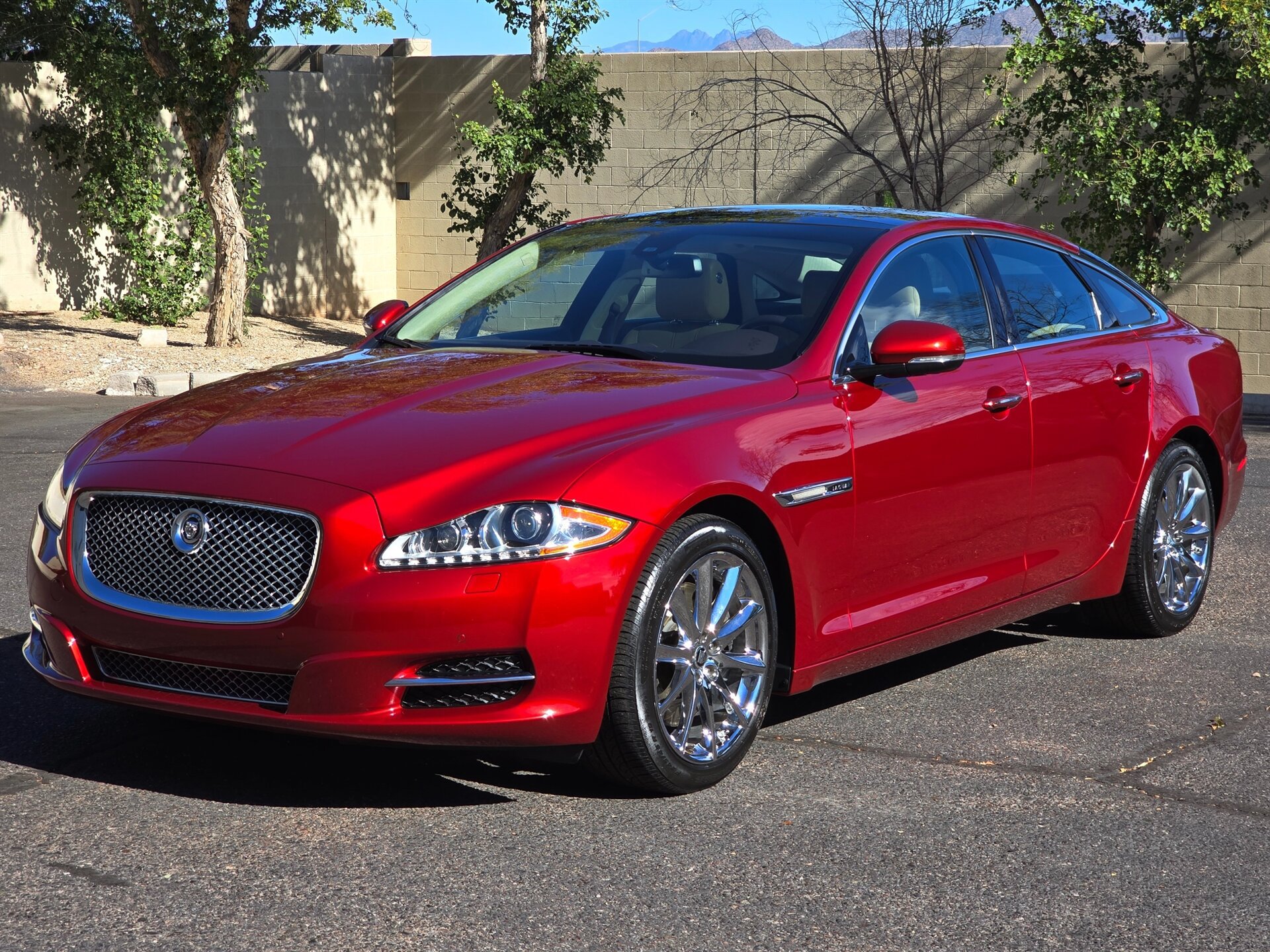 Used 2012 Jaguar XJ RWD image 6