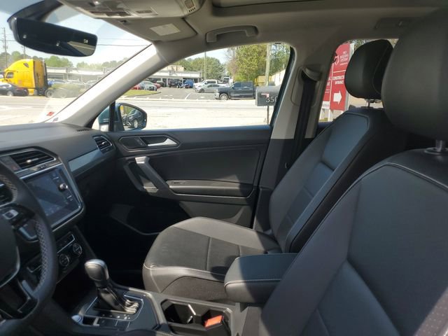Certified 2021 Volkswagen Tiguan SE w/ Panoramic Sunroof Package image 18