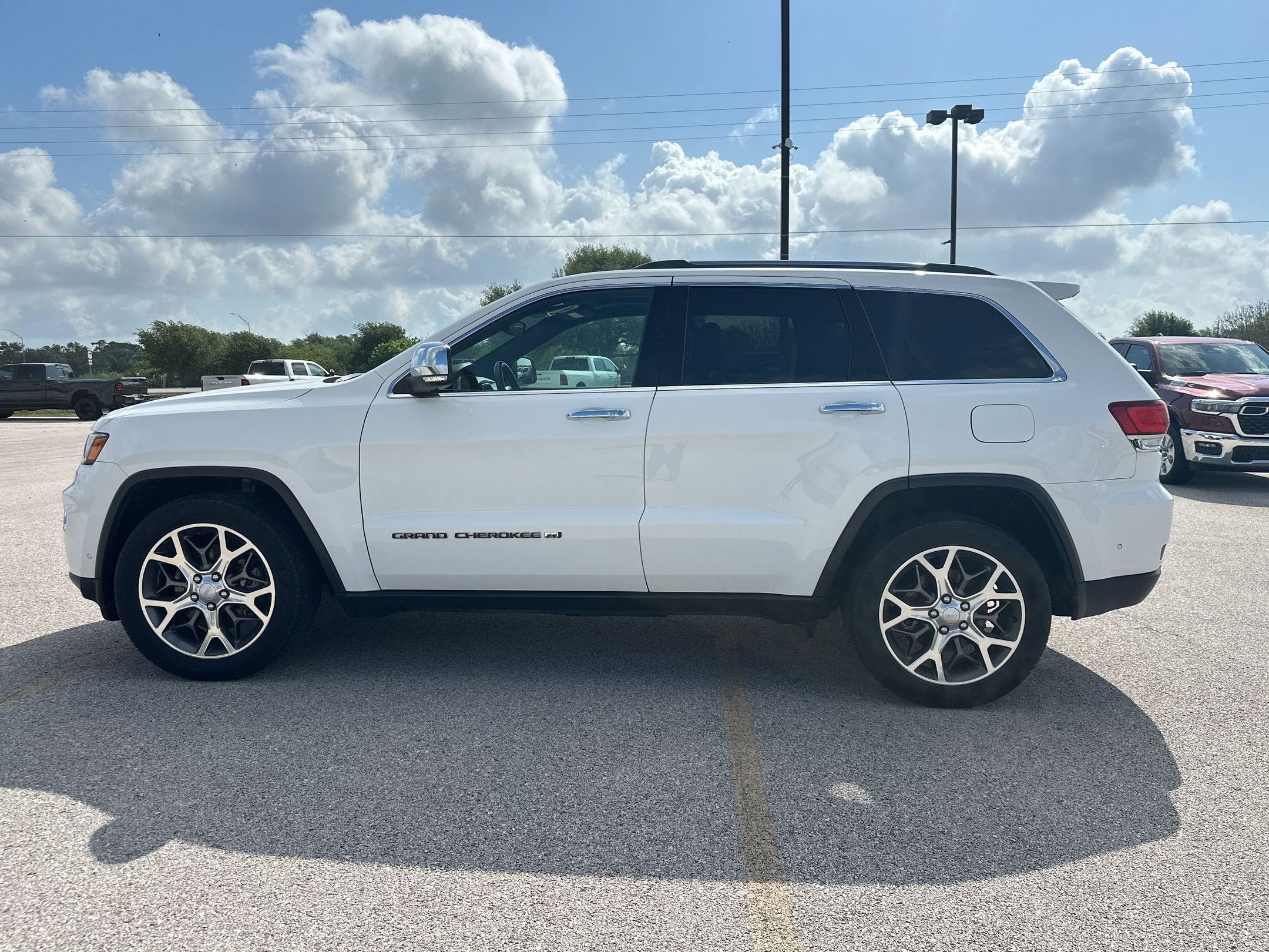 Used 2022 Jeep Grand Cherokee Limited w/ Tech Group RWD image 2