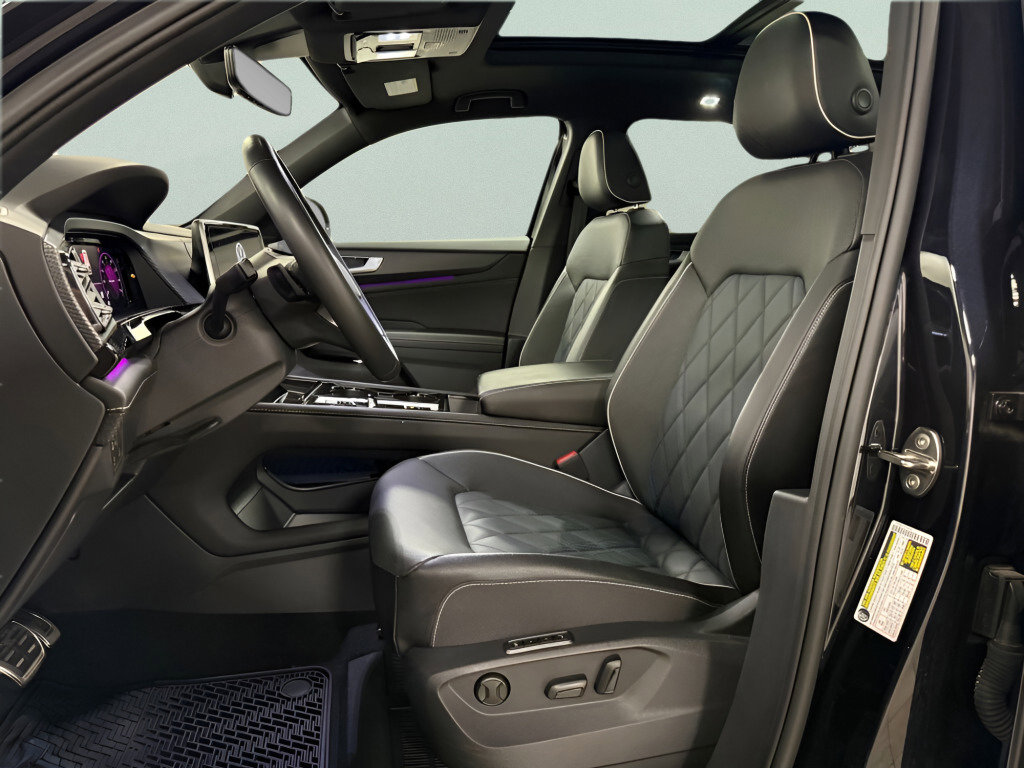 Used 2025 Volkswagen Atlas Cross Sport SEL Premium R-Line image 17