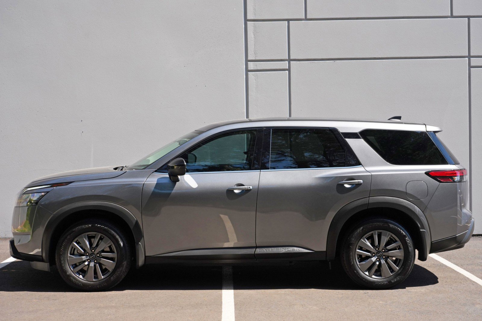 Used 2025 Nissan Pathfinder S FWD image 44