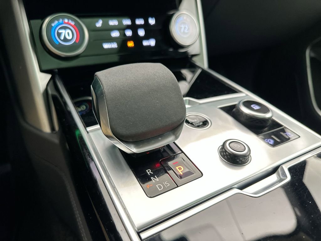 Used 2023 Land Rover Range Rover SE image 24