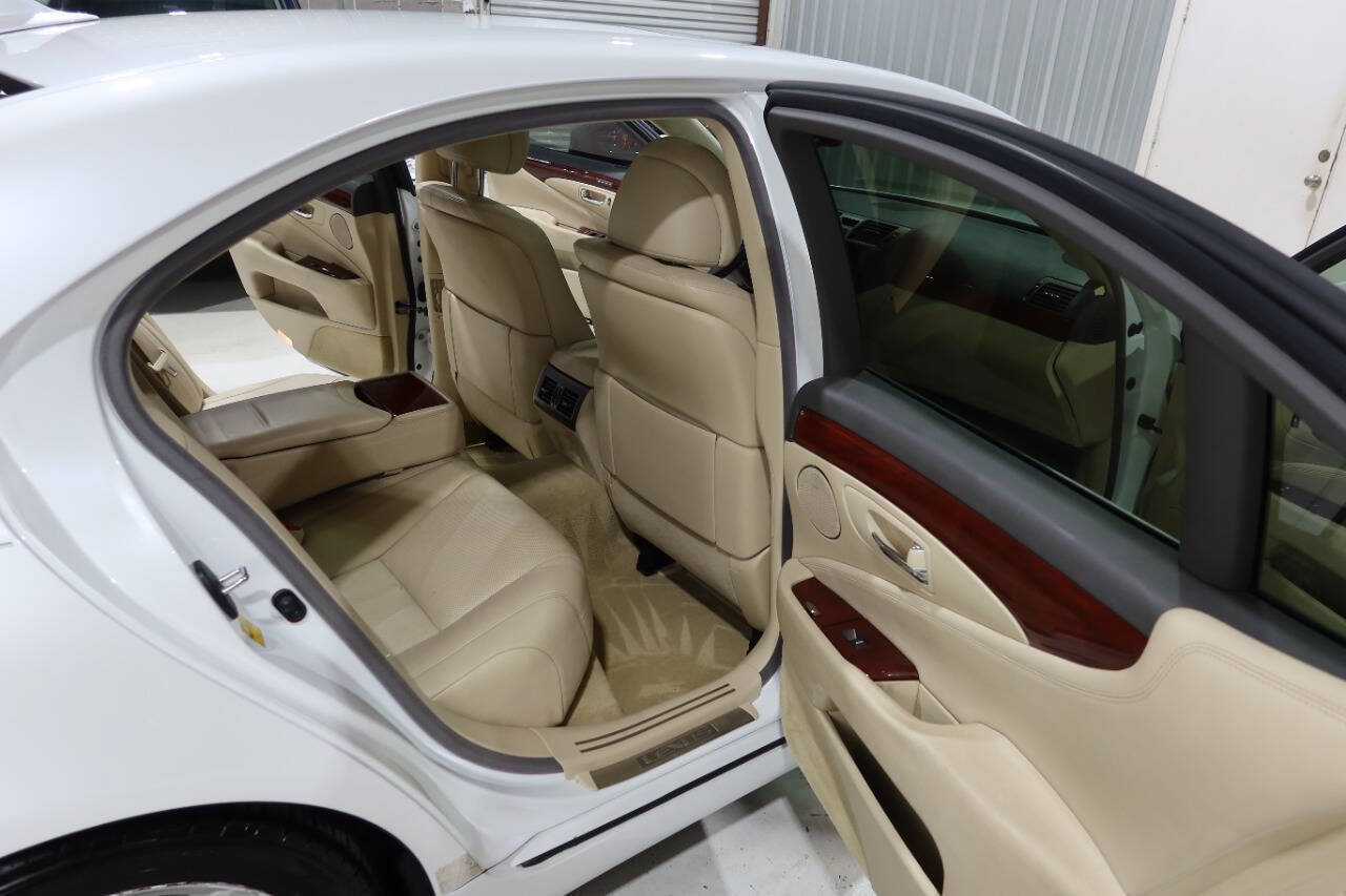 Used 2012 Lexus LS 460 w/ Comfort Pkg RWD image 13