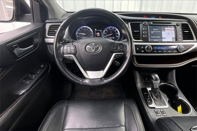 Used 2017 Toyota Highlander XLE image 5