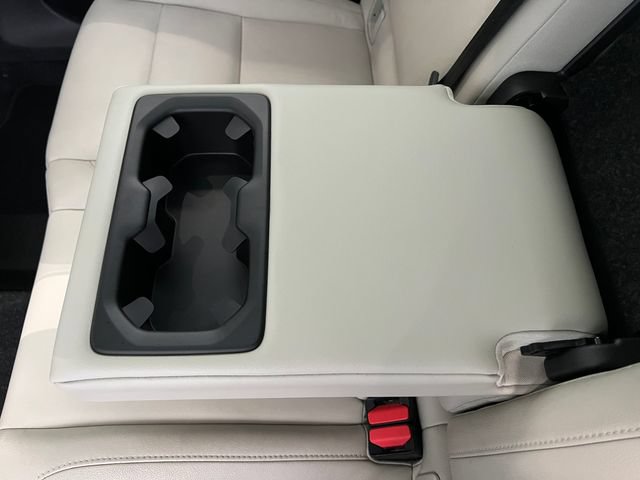 Used 2019 Volvo XC40 T5 Momentum AWD/4WD image 36