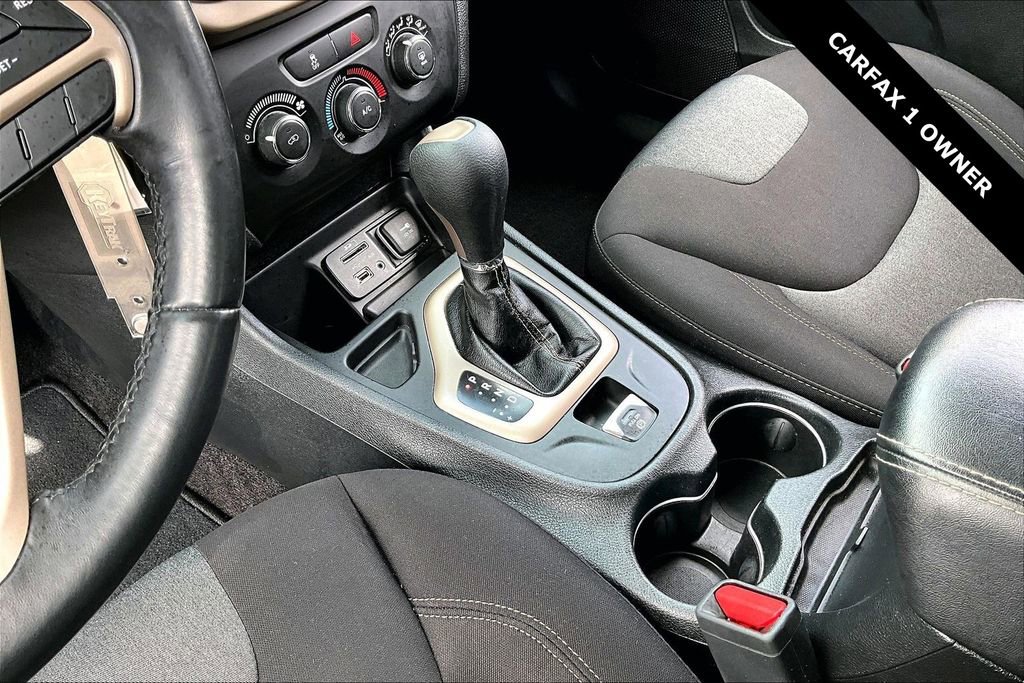 Used 2018 Jeep Cherokee Latitude w/ Altitude Package image 17