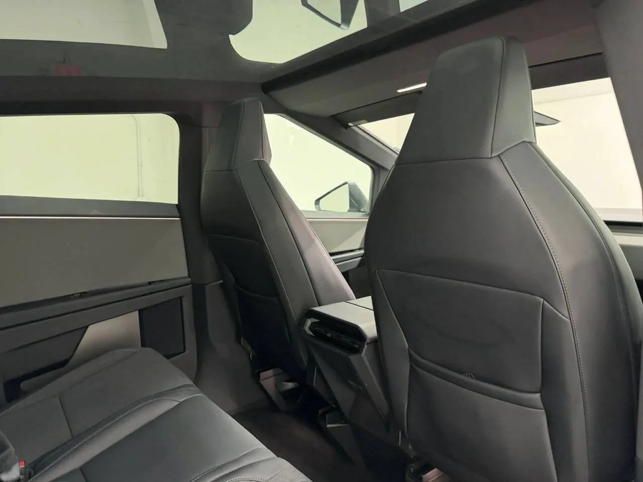 Used 2025 Tesla Cybertruck 2WD Crew Cab image 12