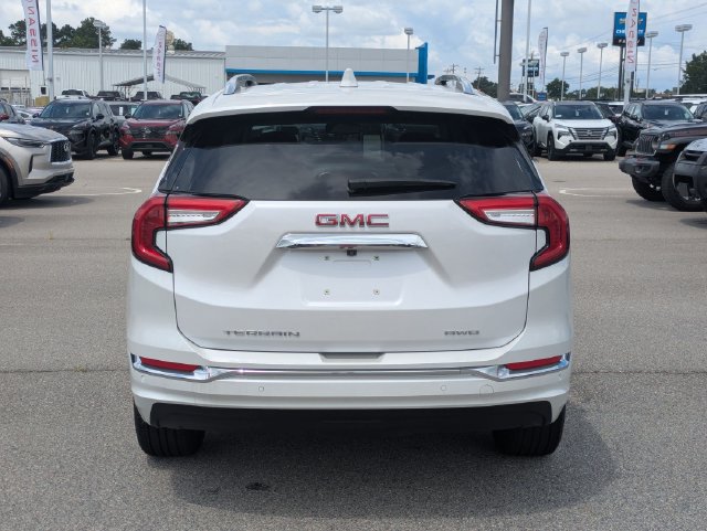Used 2022 GMC Terrain Denali w/ Denali Premium Package AWD/4WD image 4