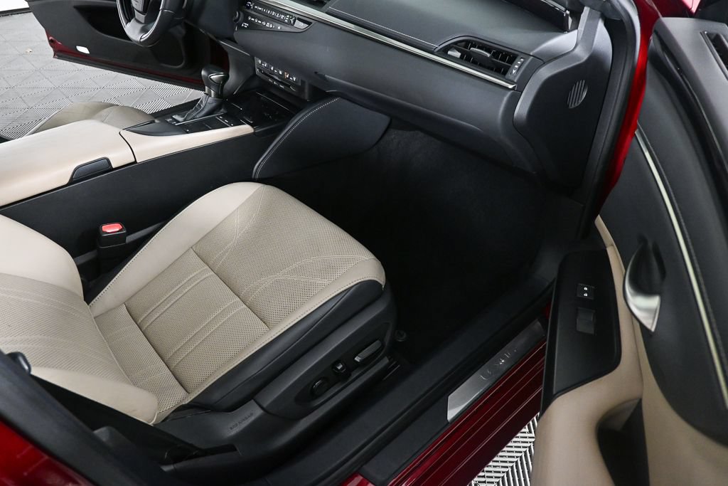 Used 2020 Lexus ES 300h w/ Accessory Package FWD image 20