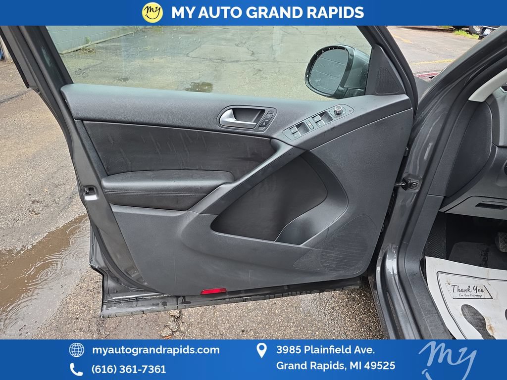 Used 2013 Volkswagen Tiguan S FWD image 11