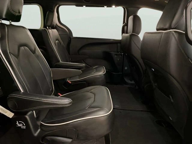 Used 2026 Chrysler Pacifica Limited FWD image 26