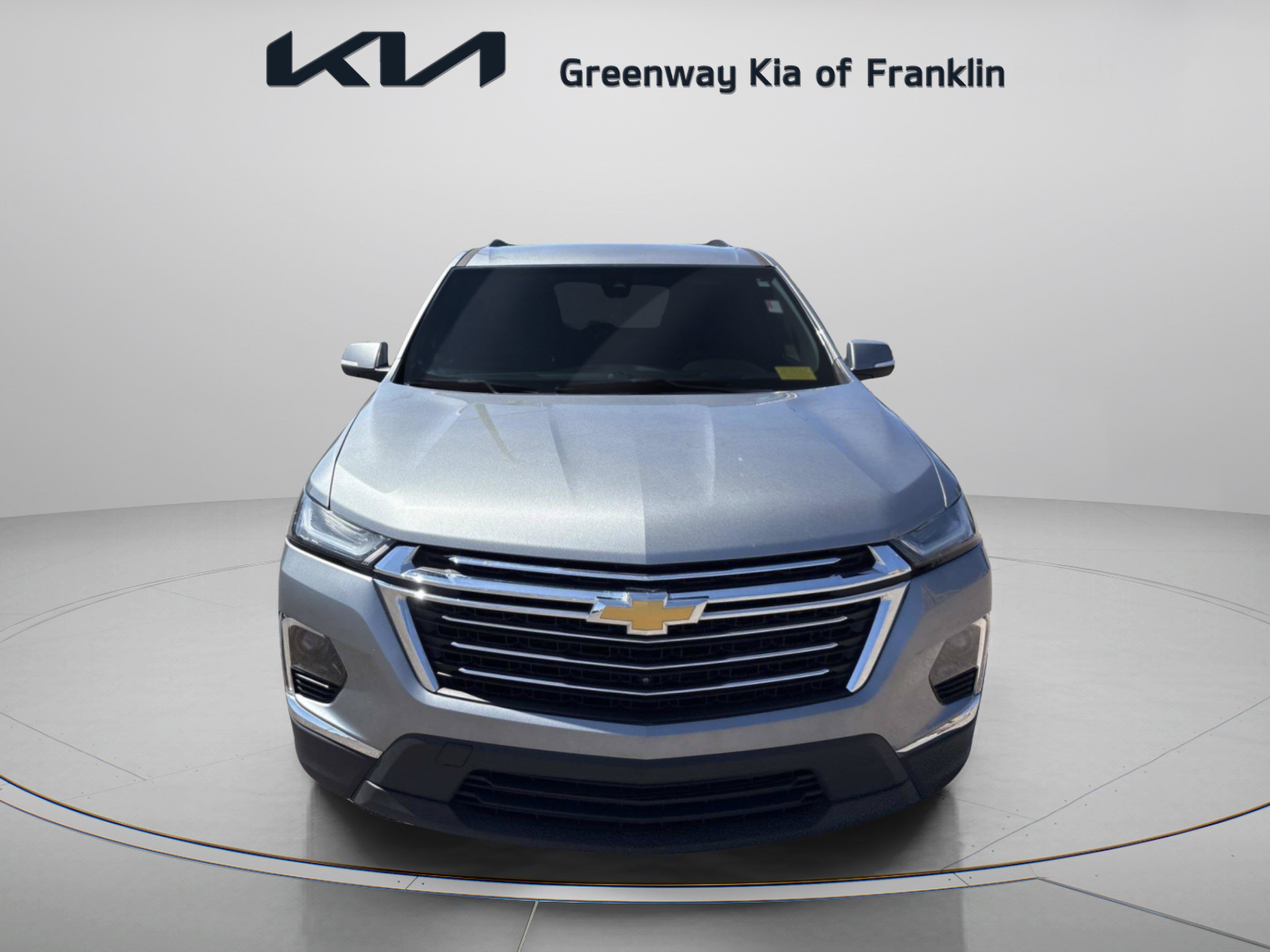 Used 2023 Chevrolet Traverse LT FWD image 2