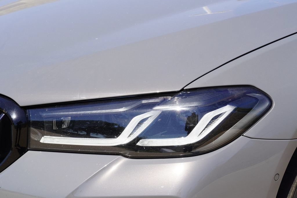 Used 2022 BMW 530e w/ Premium Package RWD image 4