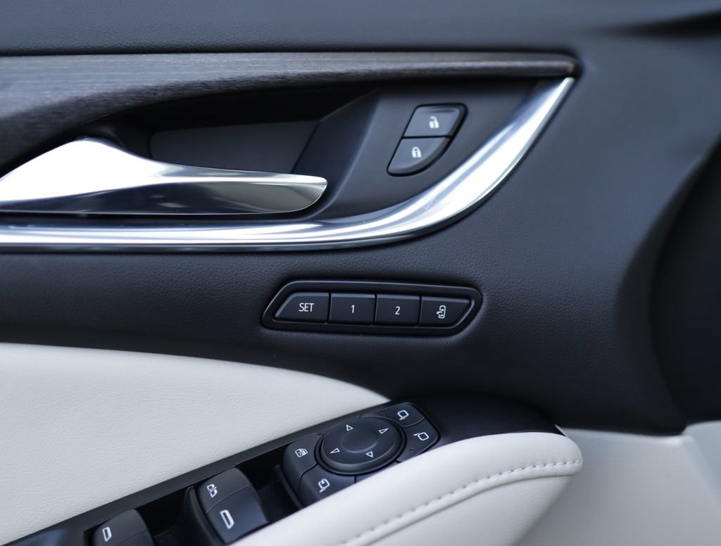 Used 2024 Buick Enclave Avenir w/ Avenir Technology Package FWD image 28