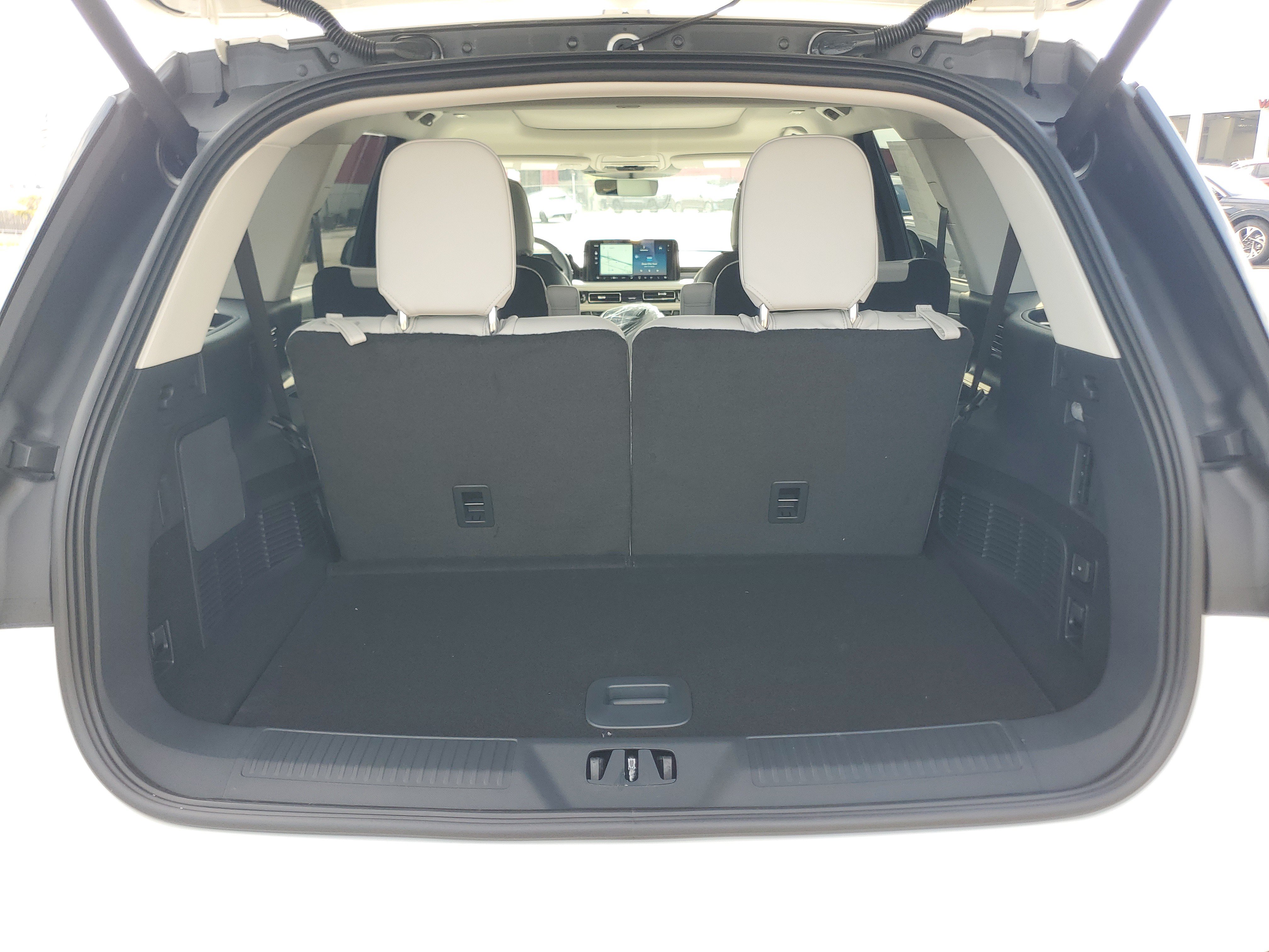 New 2027 Lincoln Aviator AWD image 29