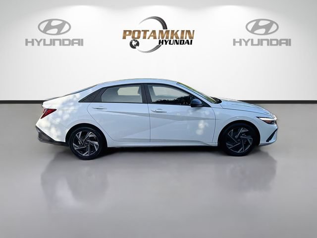 Certified 2025 Hyundai Elantra Sport FWD image 4