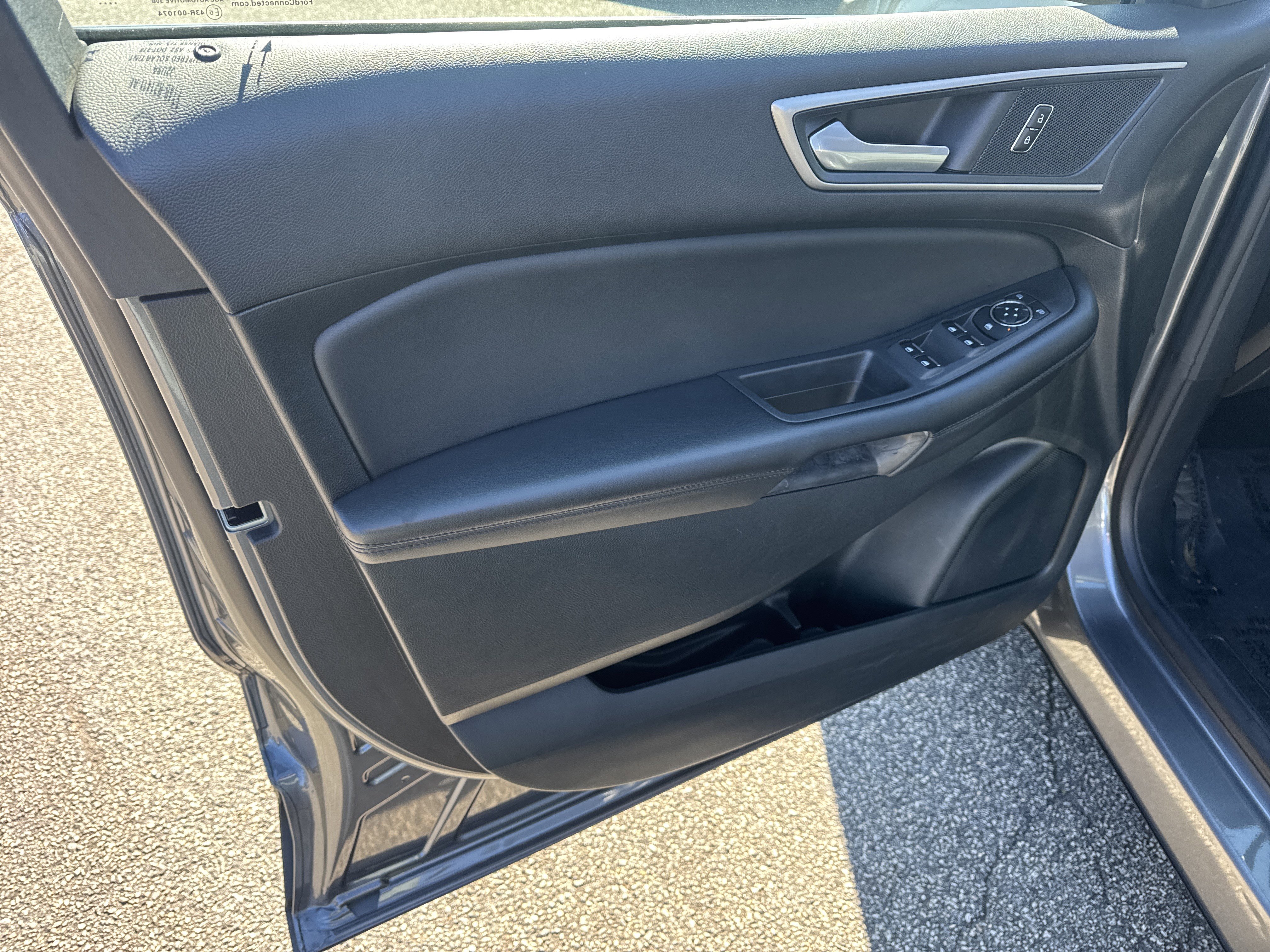 Used 2023 Ford Edge SEL image 10