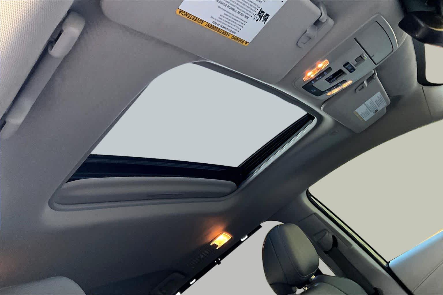 Certified 2023 Toyota Sienna XLE FWD image 14