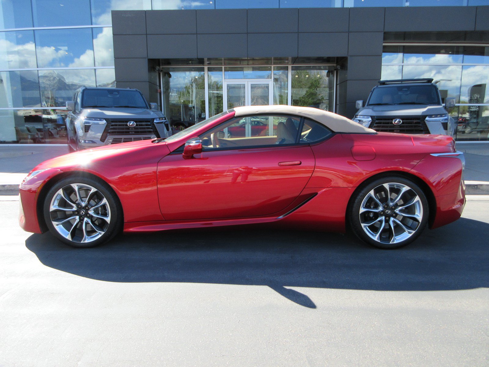 Used 2023 Lexus LC 500 Convertible w/ Touring Package RWD image 3