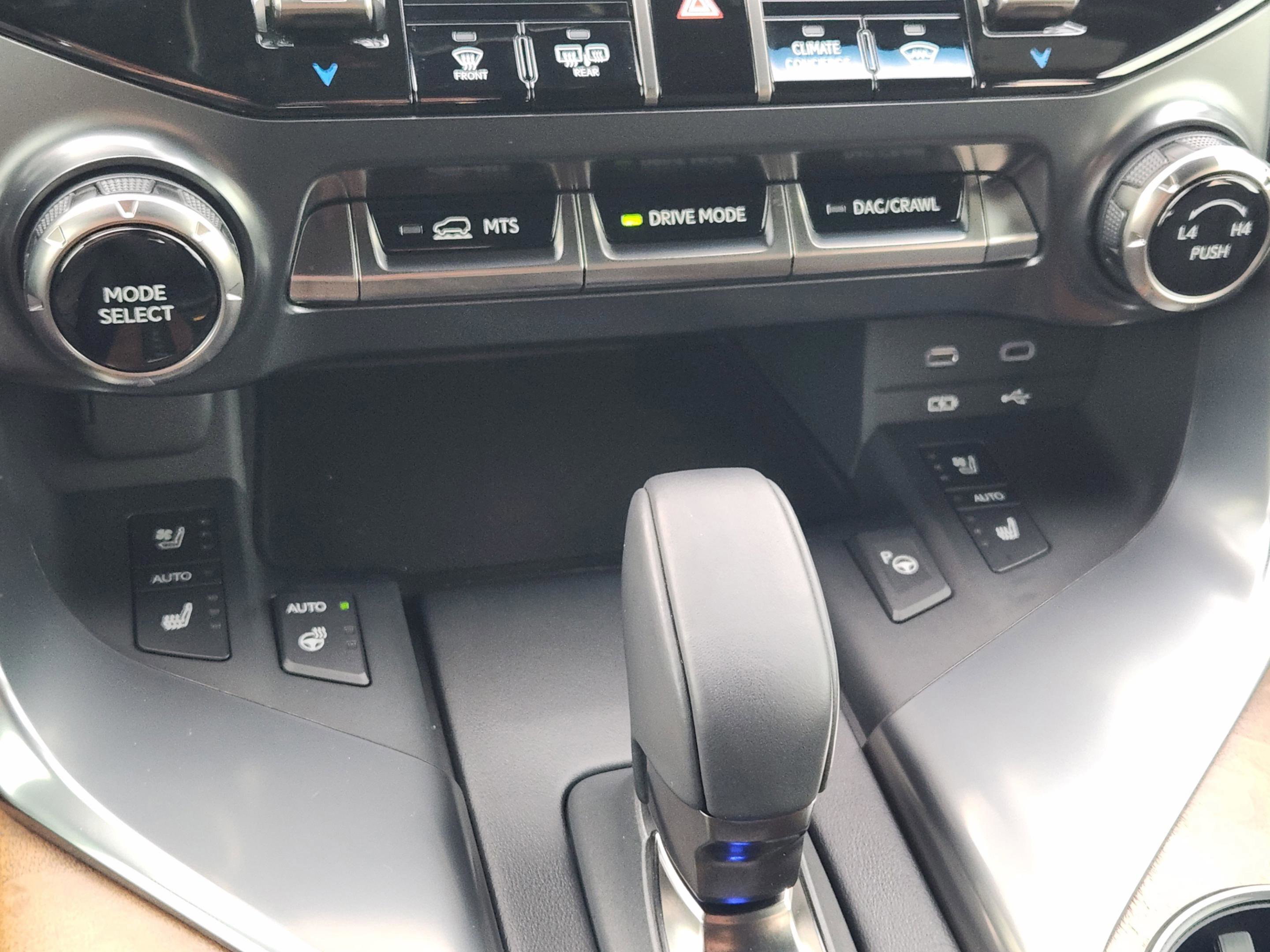Certified 2025 Lexus LX 700h Luxury image 14