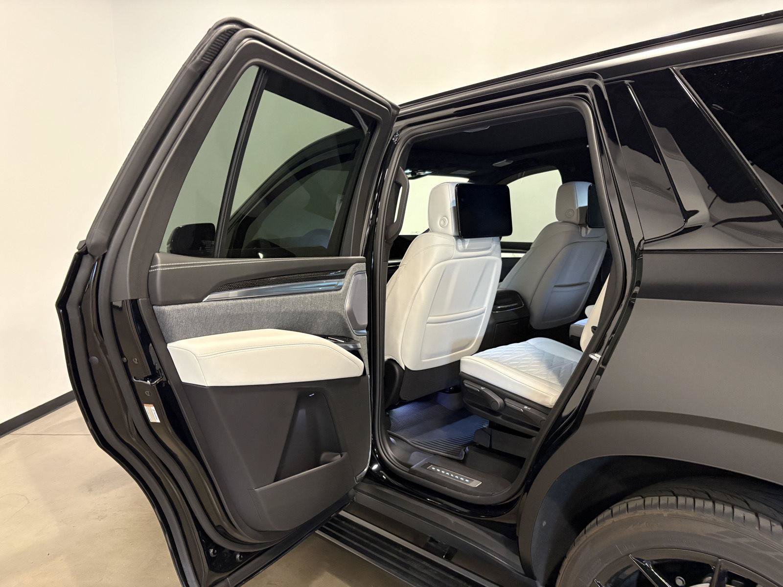 Used 2026 Cadillac Escalade V w/ LPO, ONYX Package AWD/4WD image 29