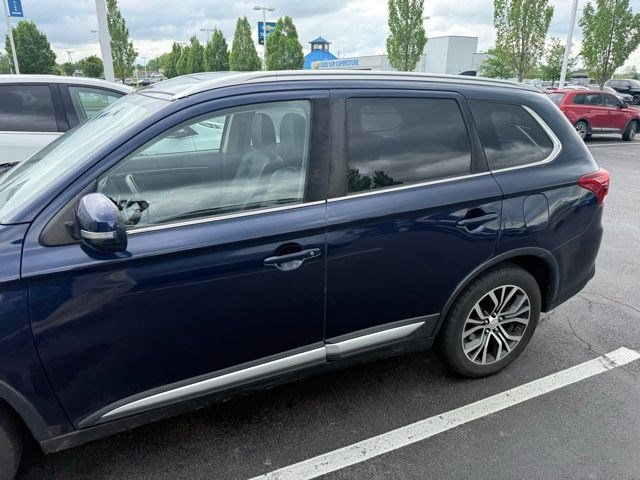 Used 2017 Mitsubishi Outlander SE AWD/4WD image 20