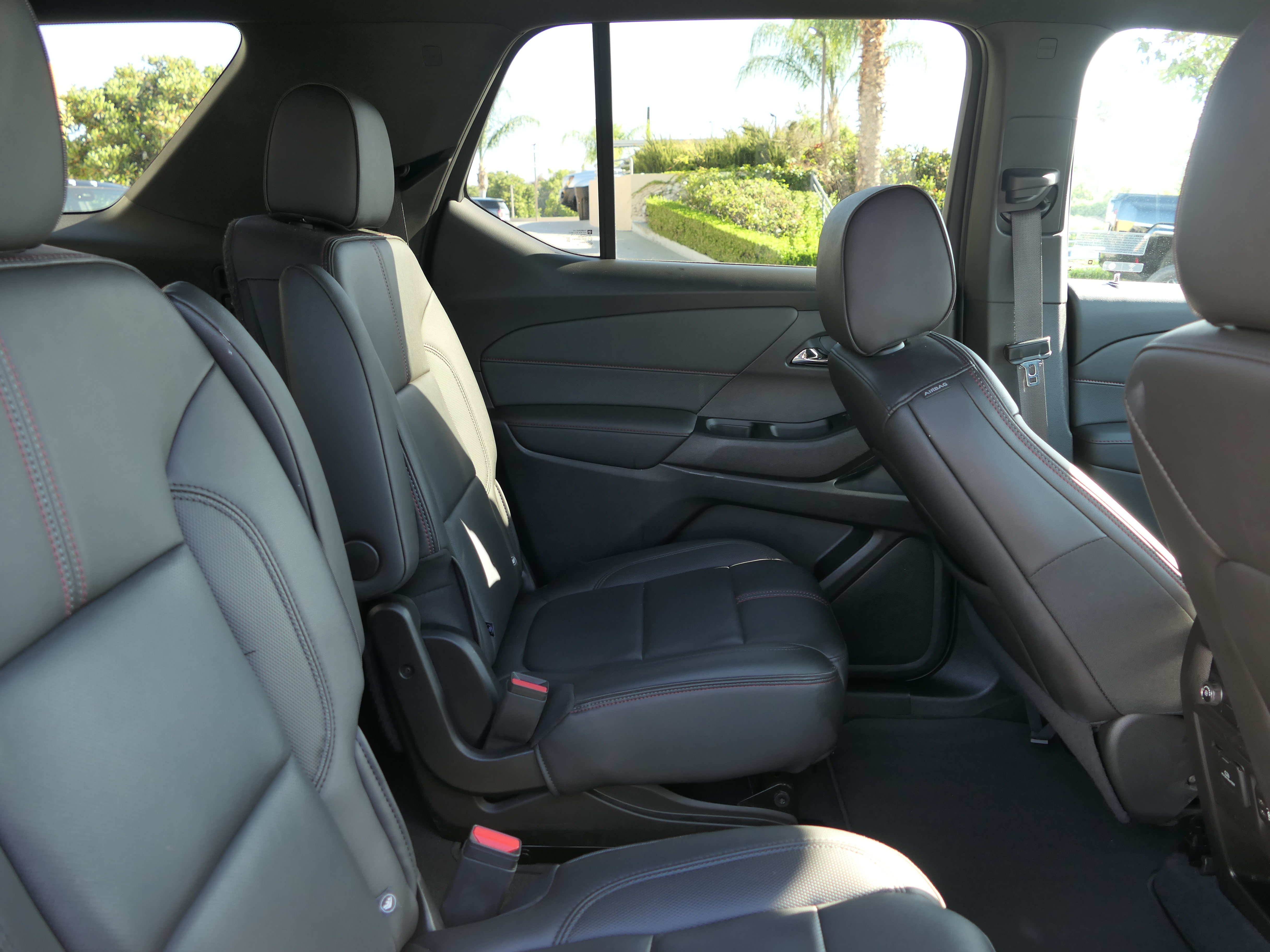 Used 2023 Chevrolet Traverse RS FWD image 25